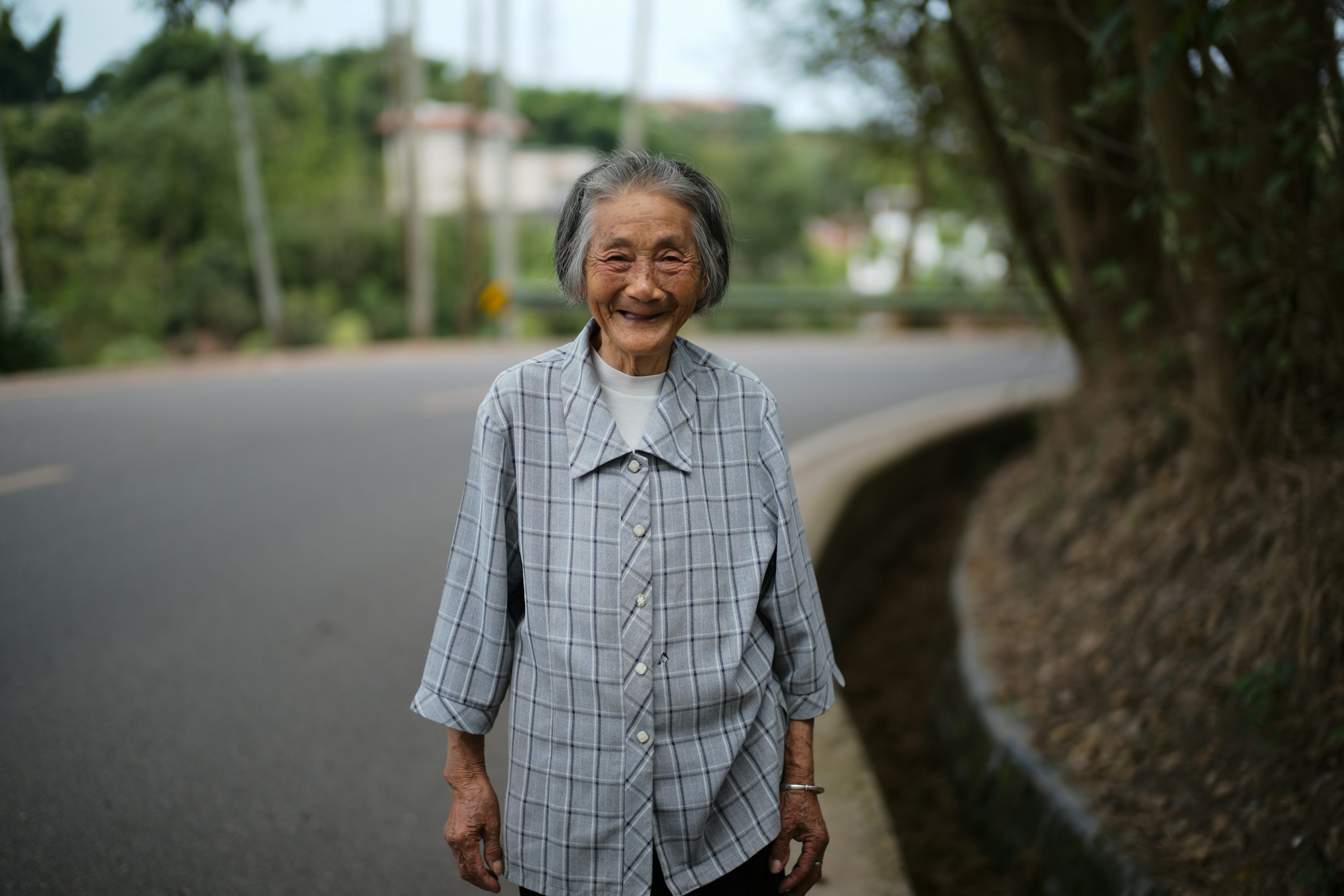 笑顔の高齢女性——クロノタイプと寿命の関係